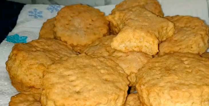 Бабушкины лепешки на сметане в духовке: простой и вкусный рецепт