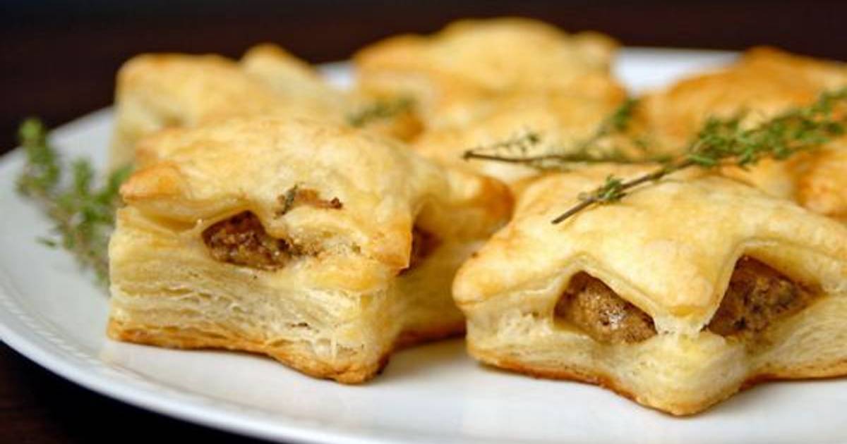 Слойки с яблоком из слоеного бездрожжевого теста