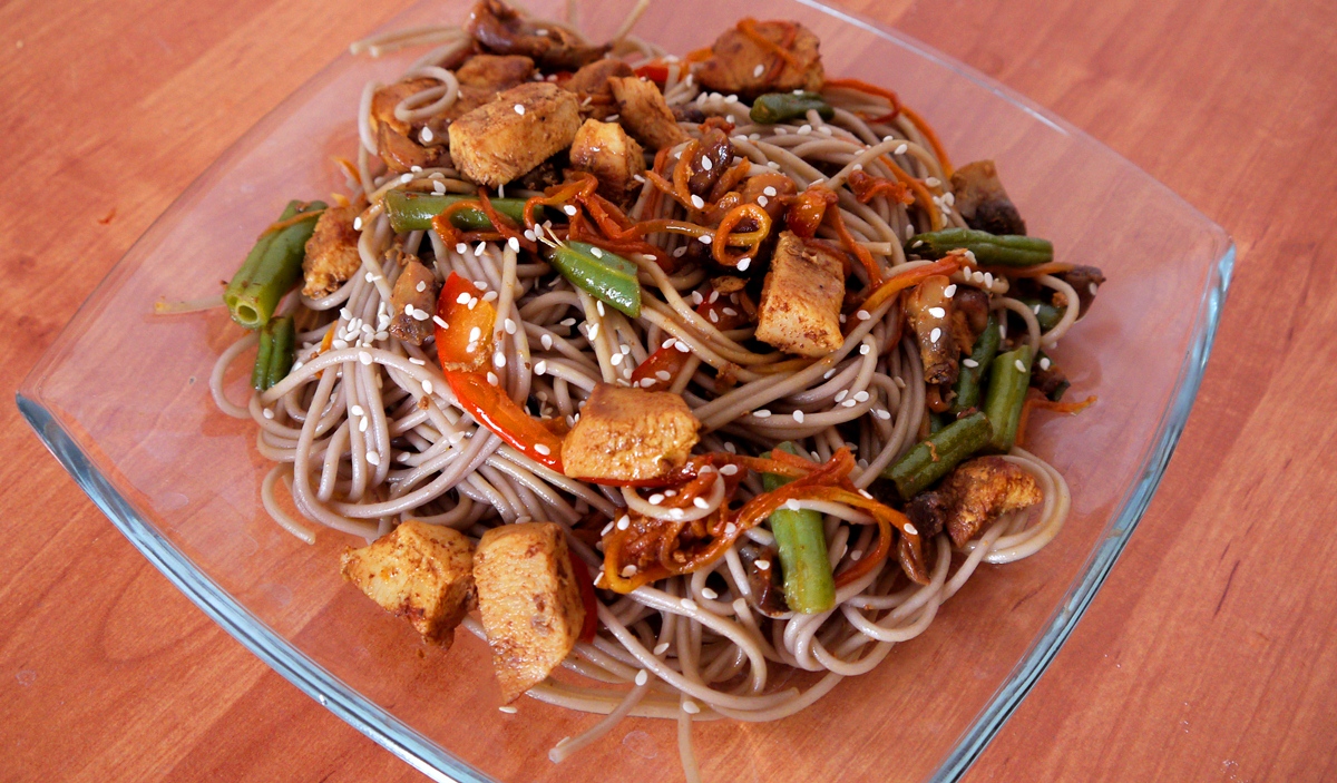 Гречневая лапша: 18 рецептов с курицей и овощами, соевым соусом