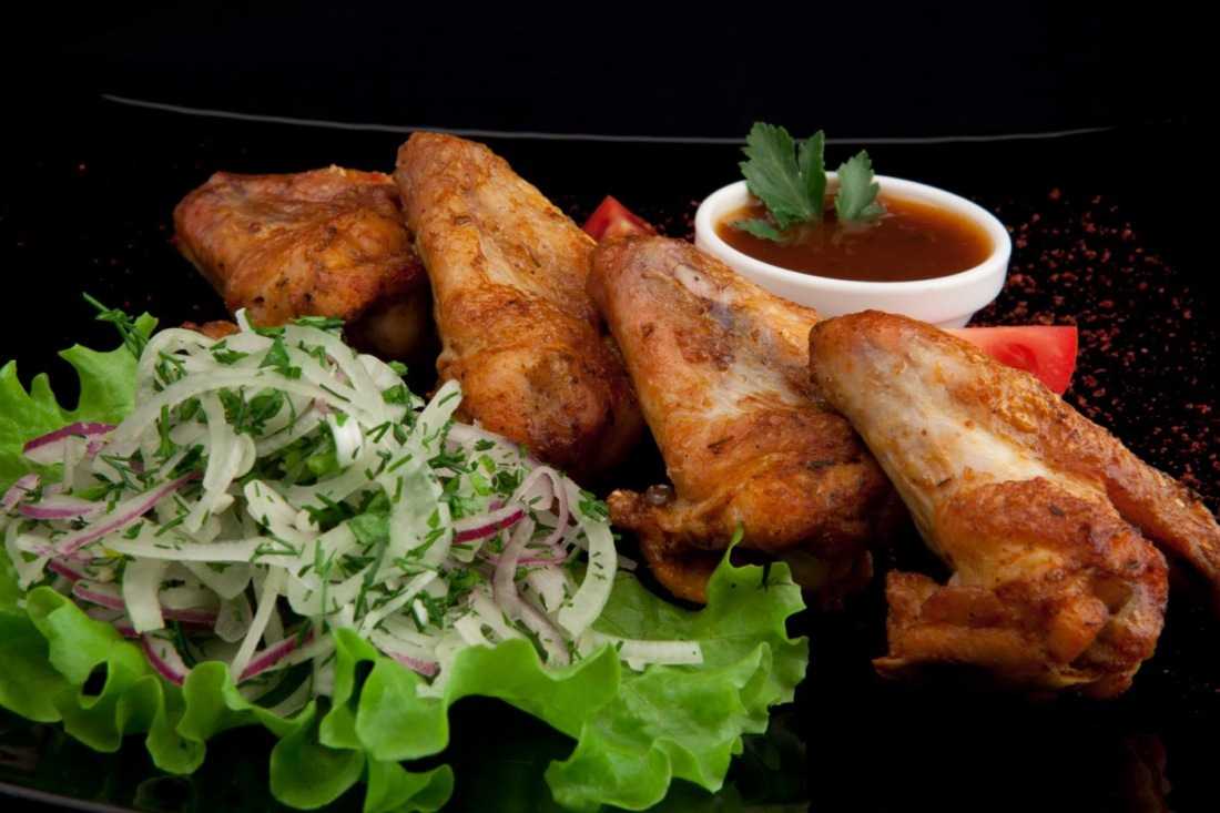 Как вкусно приготовить куриные крылышки — соусы, маринады, рецепты