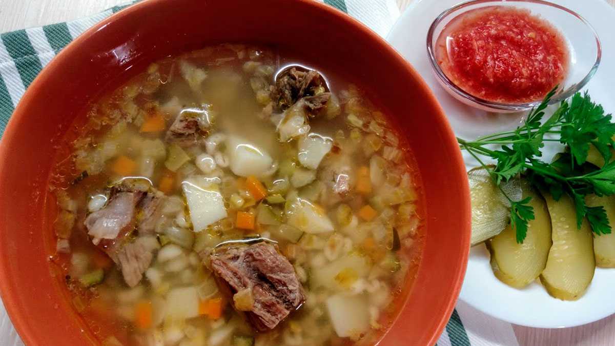 Рассольник: классический рецепт с перловкой и солеными огурцами
