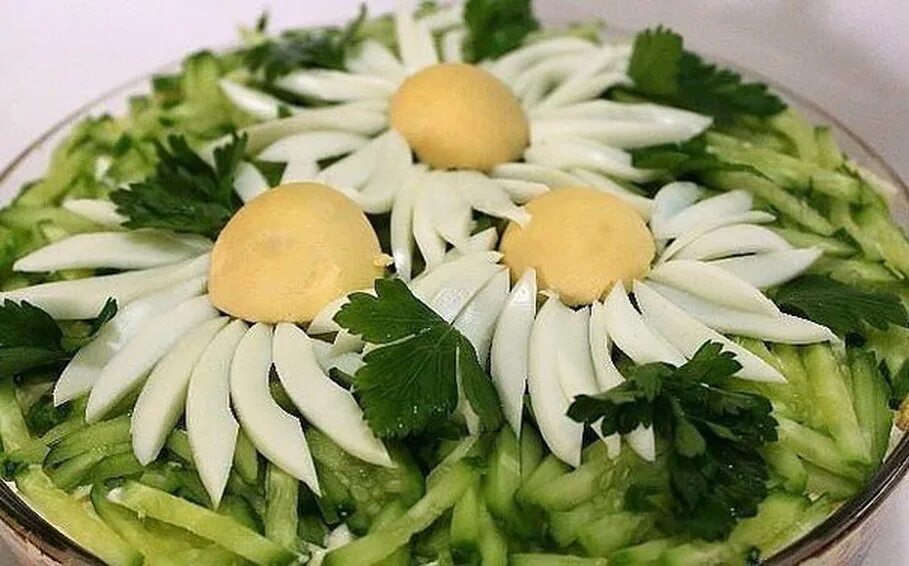 Салат ромашка. рецепт с фото пошагово с куриной печенью, корейской морковью, чипсами, жареной картошкой, шампиньонами