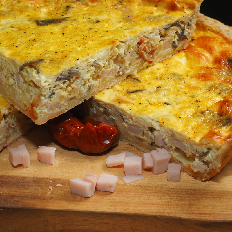 Лоранский пирог с курицей и грибами или как его чаще называют Киш Лорен это вкуснейшая открытая выпечка Хрустящая песочная его основа и нежнейшая начинка