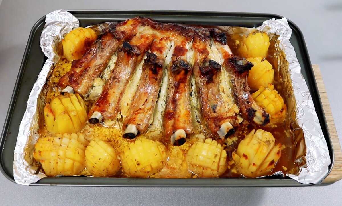 Картошка с мясом в духовке - вкусное блюдо для любого стола: рецепт с фото