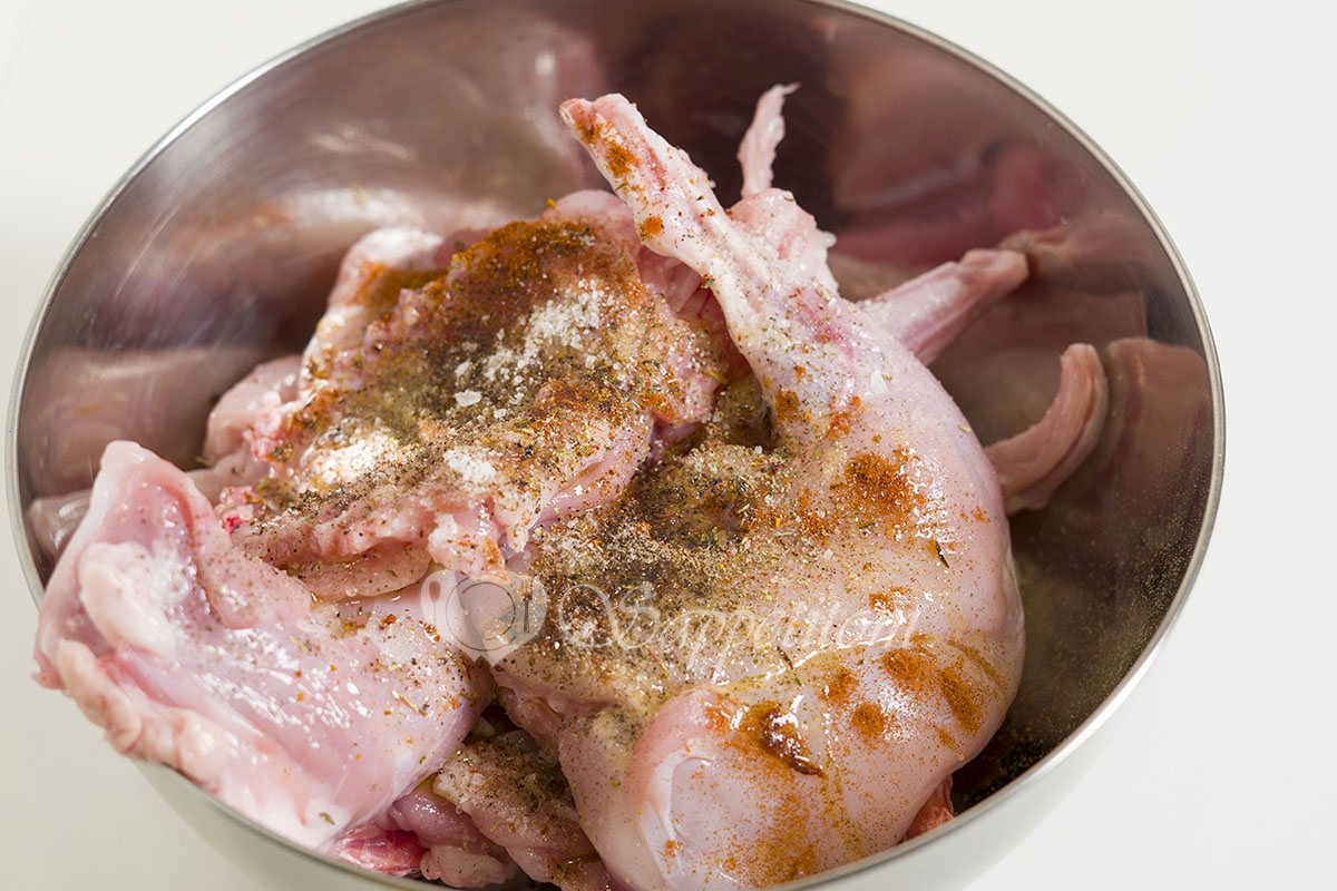 Вкусный рецепт приготовления кролика в сметане: для мультиварки, для плиты, для духовки, с советами от поваров и парой слов о необычайной пользе такого мяса