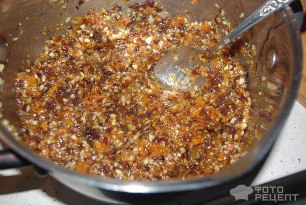 Сладкая колбаса из фиников и орехов пошаговый рецепт
