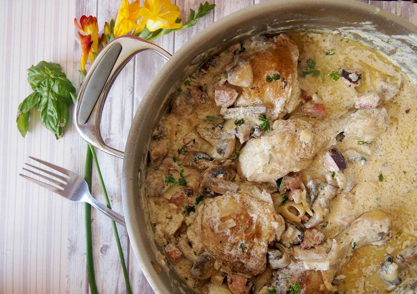 Как вкусно потушить домашнюю курицу в кастрюле с морковью и луком. курица, тушенная с луком и морковью. пошаговый рецепт с фото | домашние рецепты
