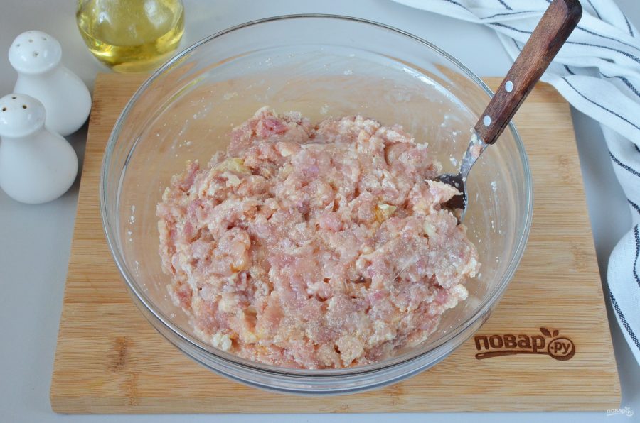 Сочные котлеты из куриного фарша, жаренные на сковороде – 9 очень вкусных рецептов