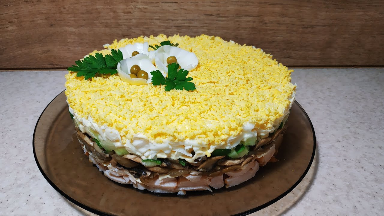 Слоеный салат с копченой курицей и шампиньонами - кушаем вкусно