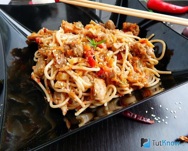 Гречневая лапша с курицей и овощами – 4 рецепта собы с соусом