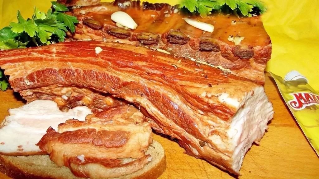 Самые вкусные рецепты грудинки в духовке: в пакете, фольге или рукаве