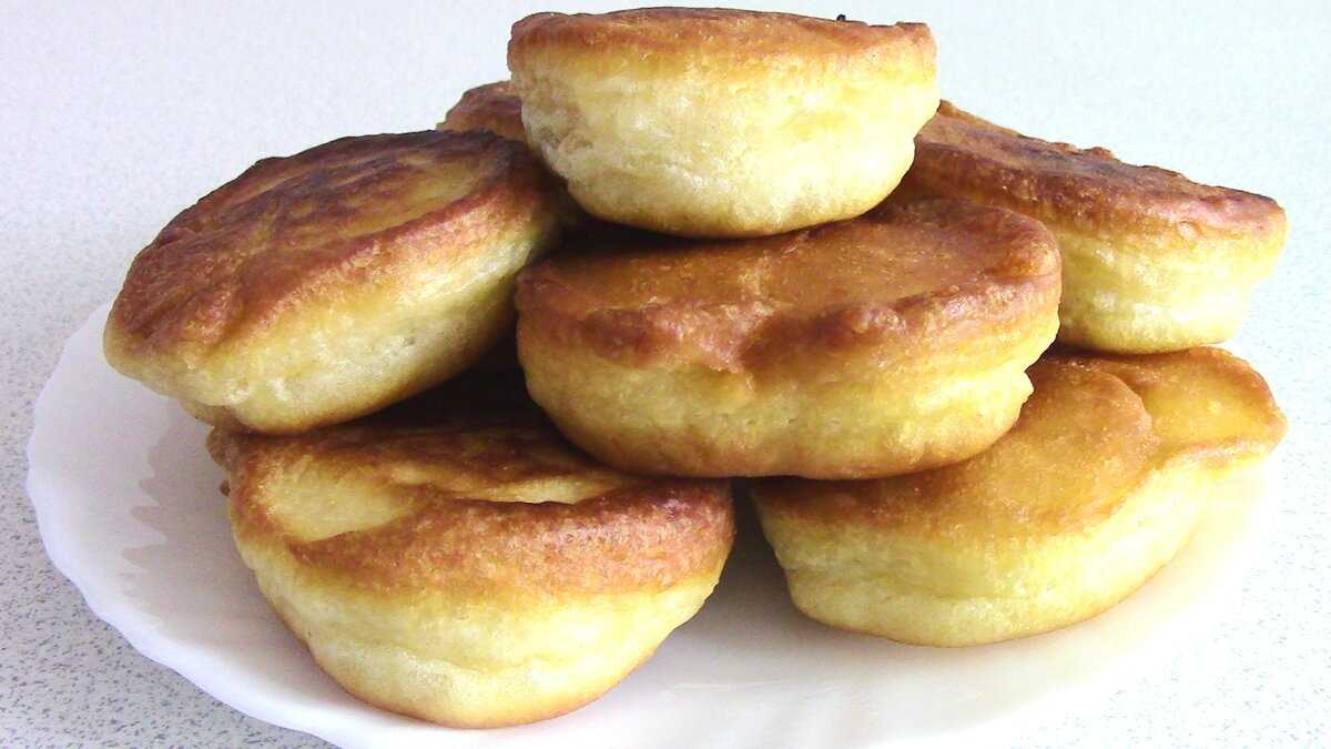 Оладьи на дрожжах — 5 самых вкусных рецептов с фото