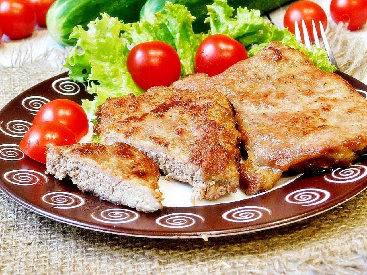 Как жарить отбивные из свинины на сковороде. 10 вкусных рецептов
