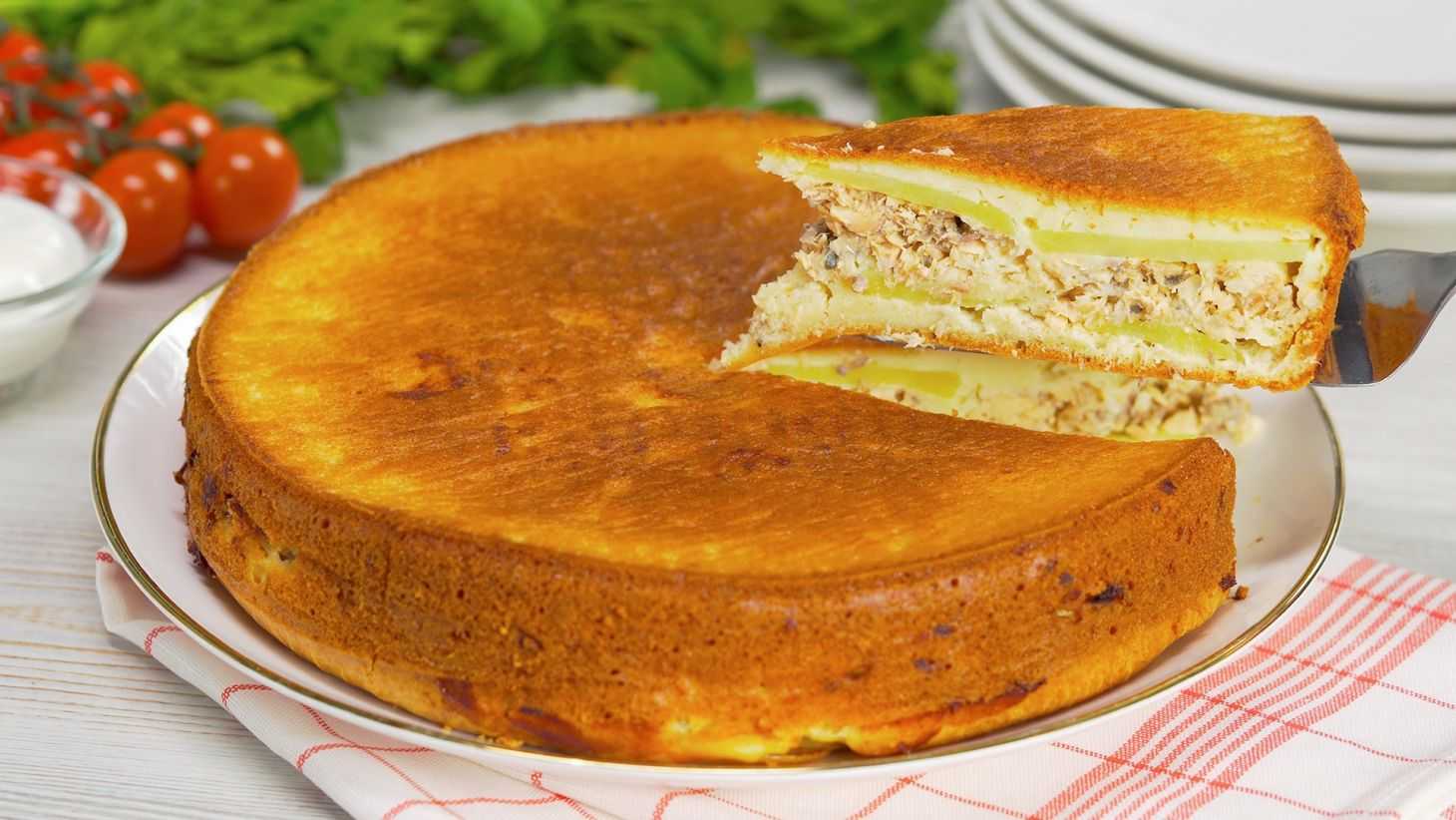 Салат соломка с копченой колбасой и капустой. салат из свежей капусты, колбасы и яиц. в состав такого блюда входит