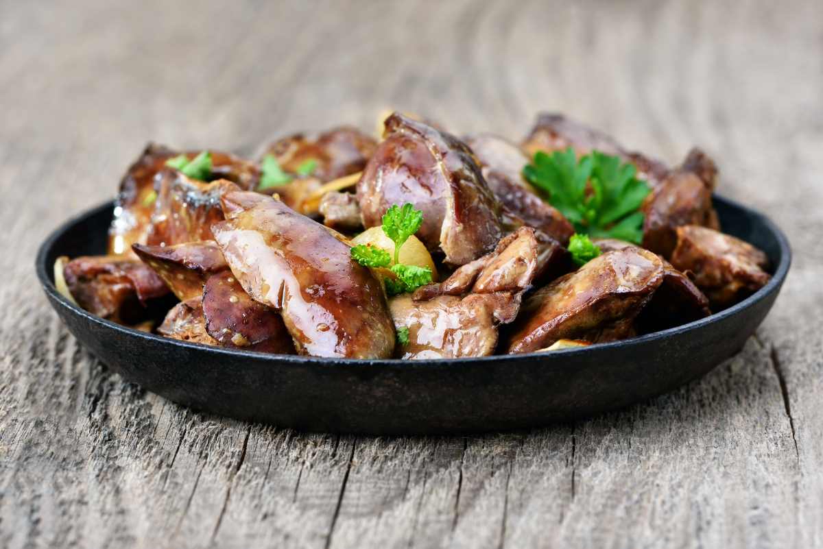 Как приготовить куриную печень на сковороде — 14 самых простых и очень вкусных рецептов