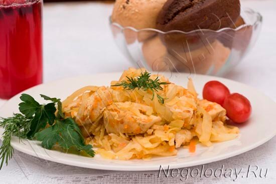 Если вы любите тушеную капусту и куриные сердечки так же сильно как и моя семья тогда этот рецепт вам тоже придется по вкусу Это замечательное блюдо из простых