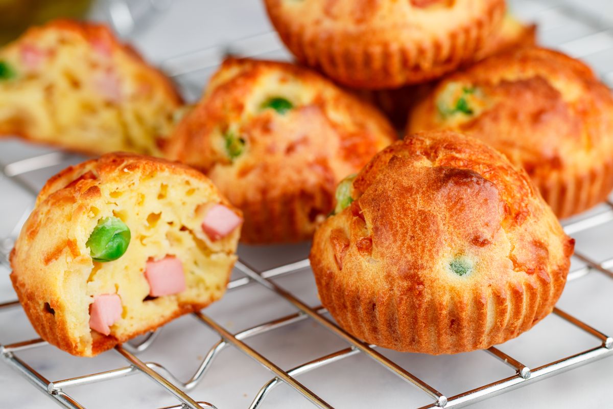 Маффины с ветчиной и сыром – закусочные кексы! удивляем и угощаем маффинами с ветчиной и сыром на сметане, кефире, молоке - автор екатерина данилова - журнал женское мнение