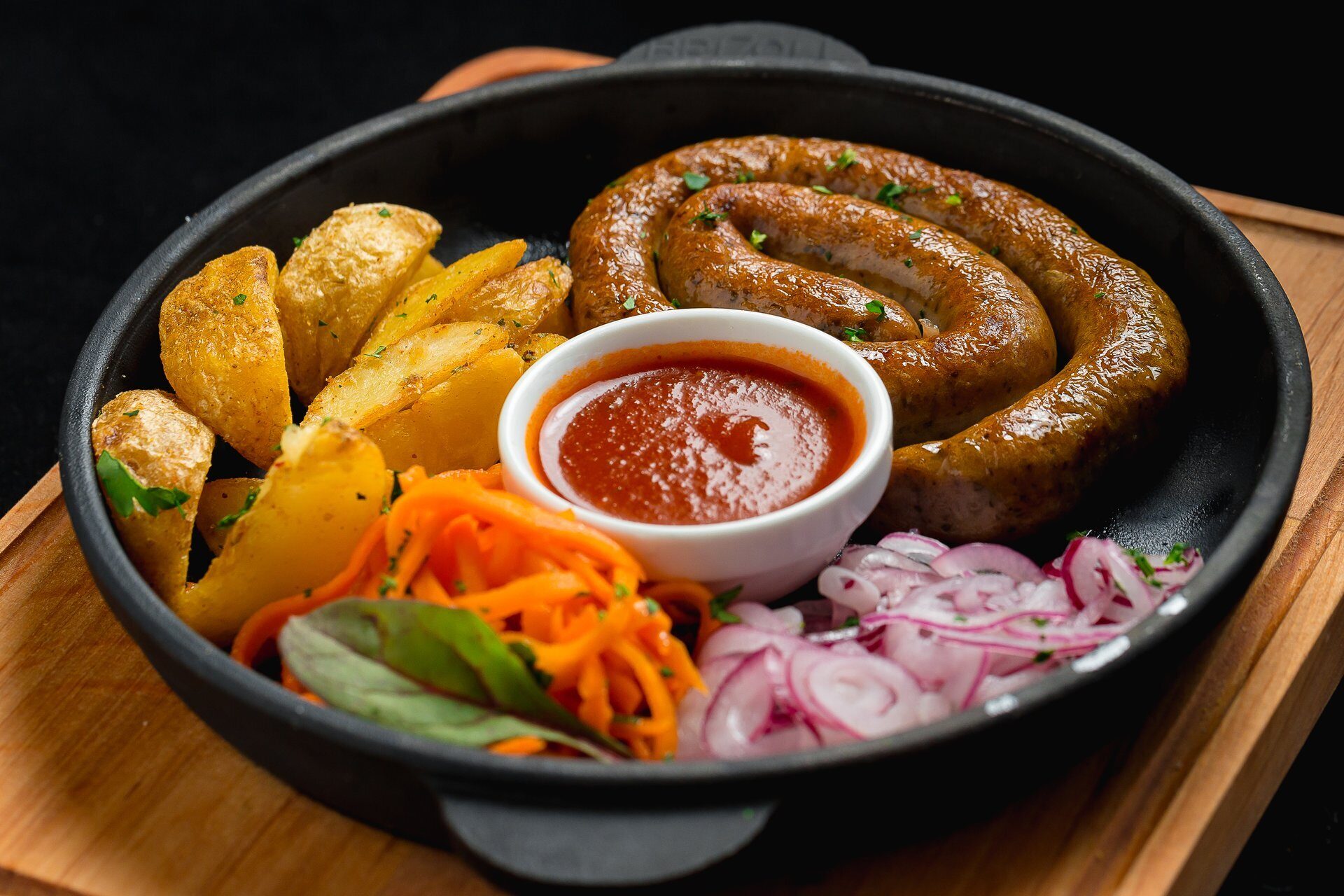 Самые вкусные рецепты домашней колбасы: 10 лучших