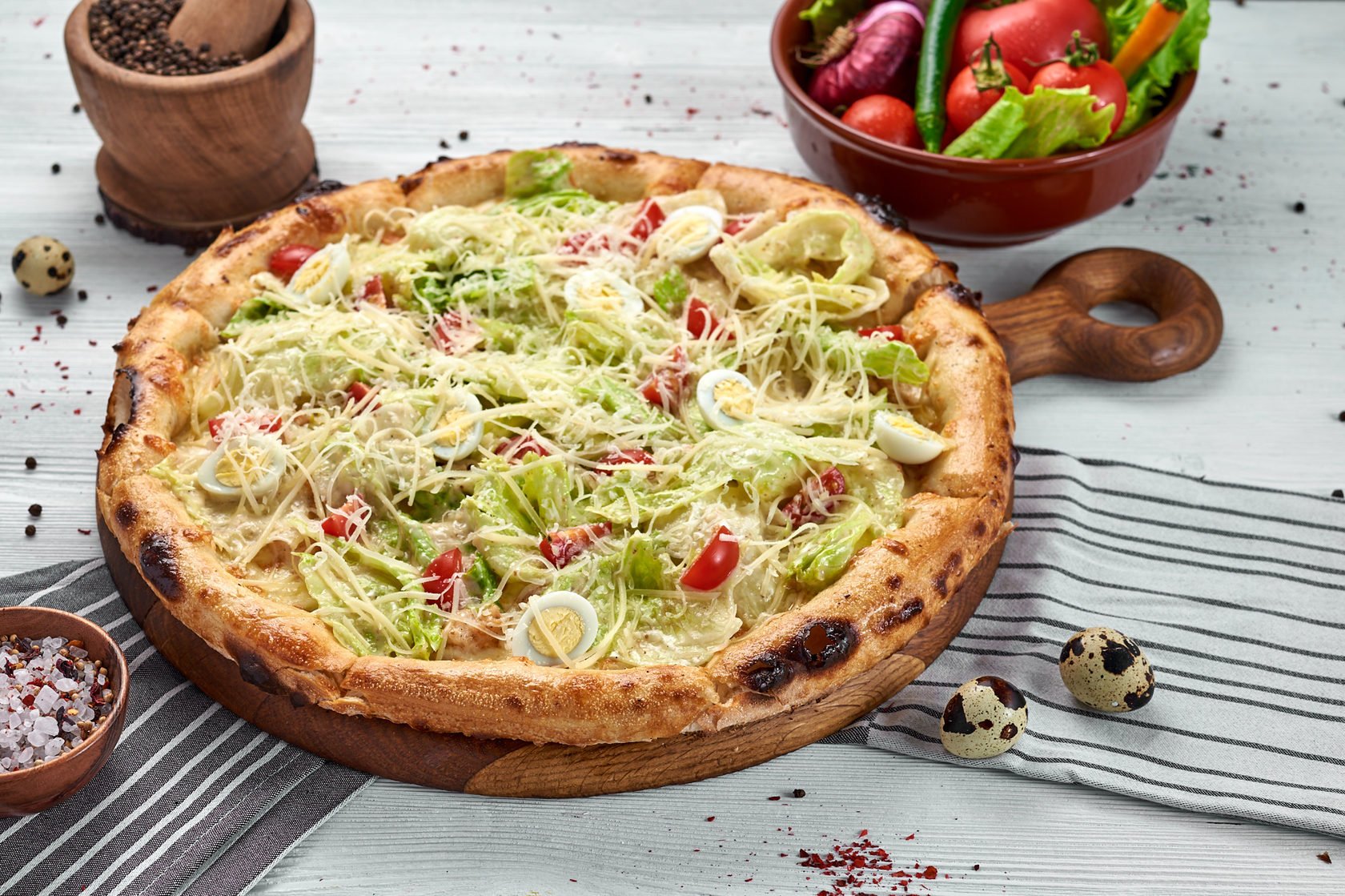 Пицца цезарь (рецепт с курицей, ветчиной, креветками) состав, тесто, начинка