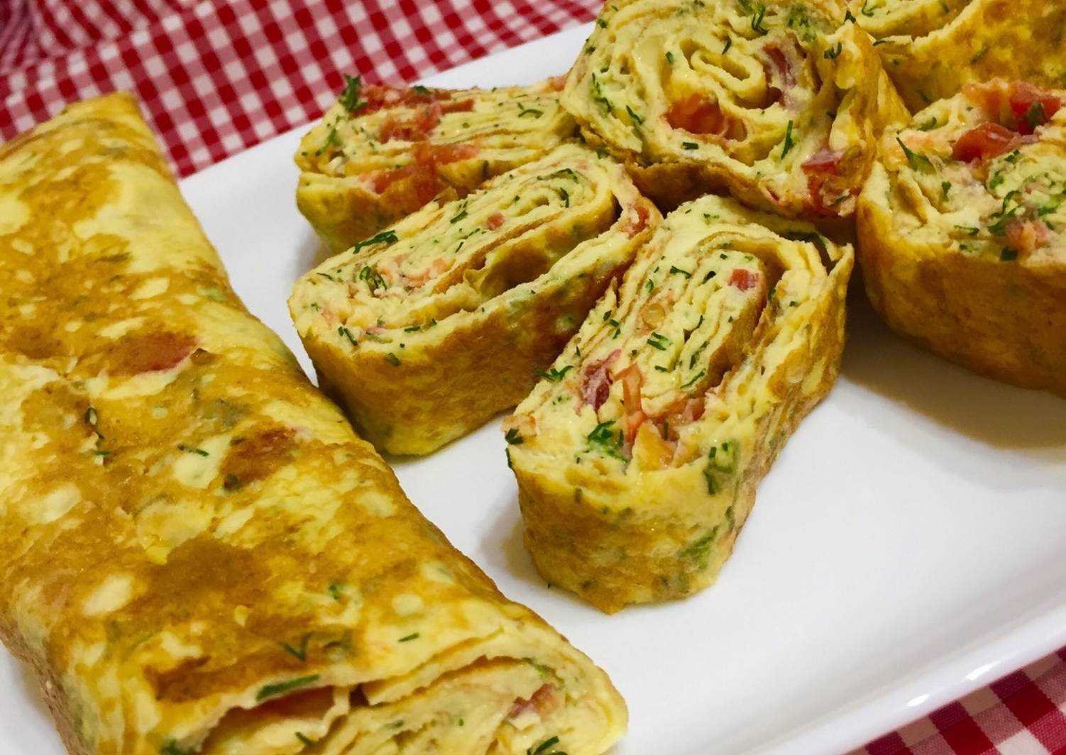 Пышный омлет - рецепт с молоком и яйцом на сковороде