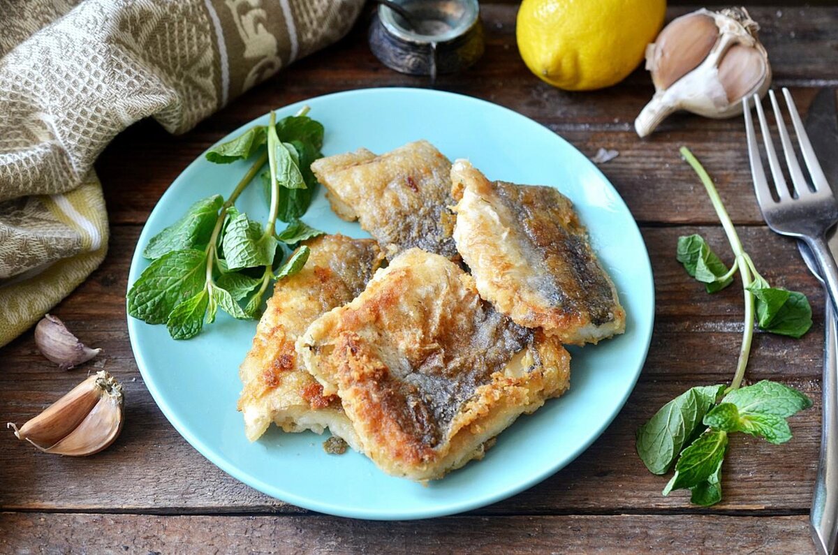 Как приготовить вкусный хек на сковороде в сметане: рецепт с пошаговой инструкцией