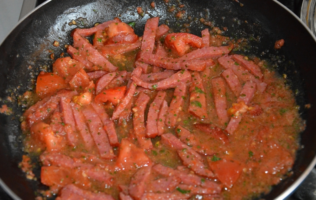 Подлива из куриной печени со сметаной и луком: пошаговый рецепт