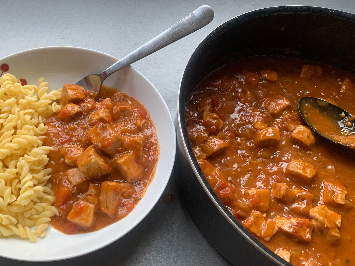 Вкусный гуляш с подливкой: 5 пошаговых рецептов с фото