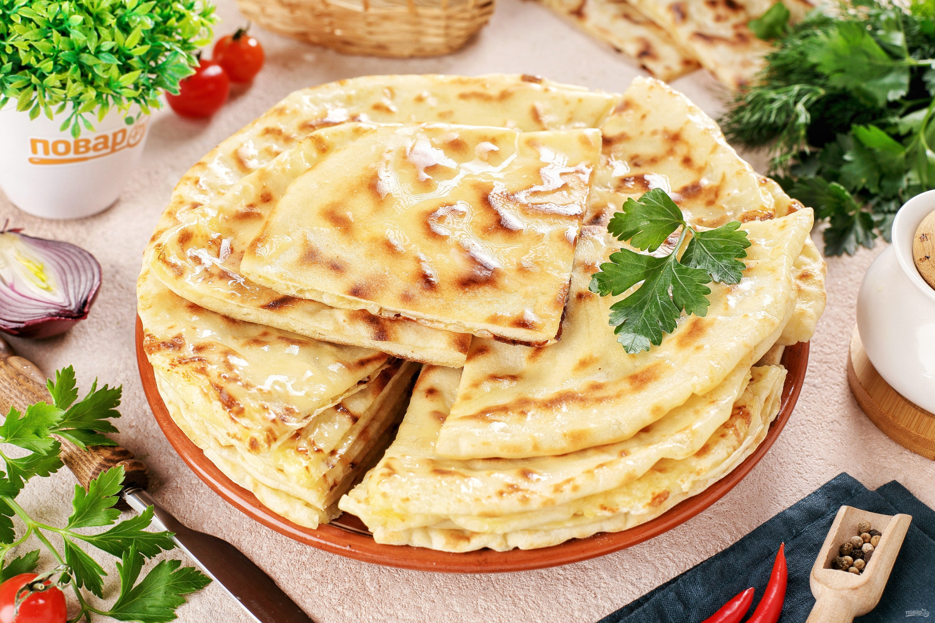 Тонкие хычины с начинкой из сыра и картошки