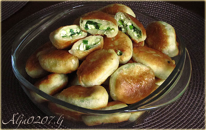 Пирожки с луком и яйцом в духовке