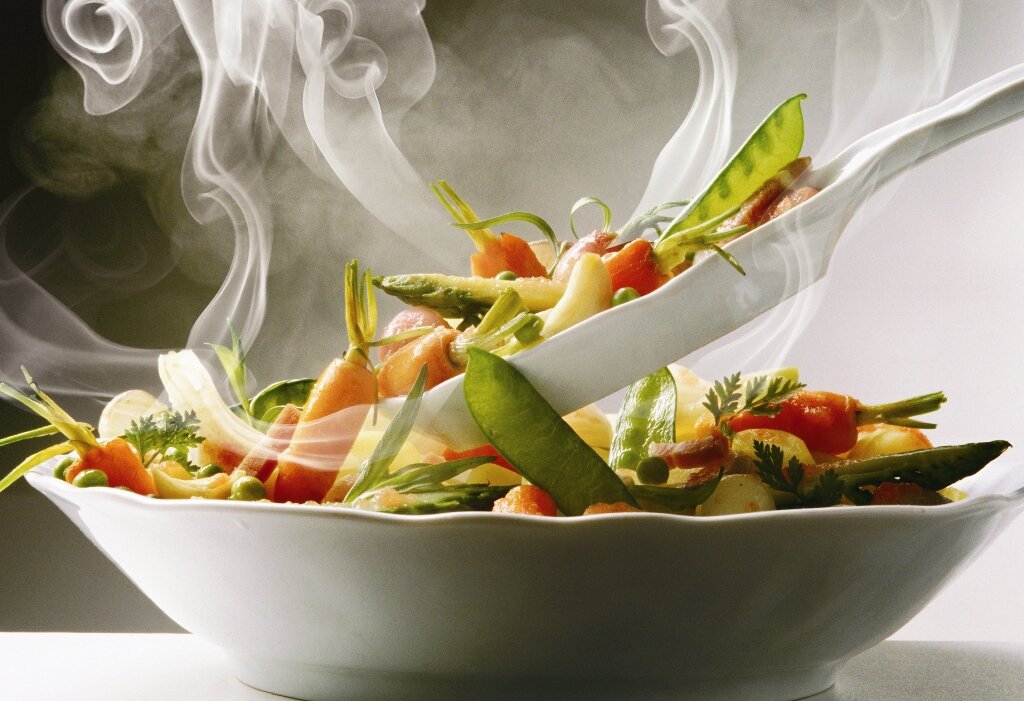 Вкусные куриные голени с овощами в пароварке – пп-рецепт