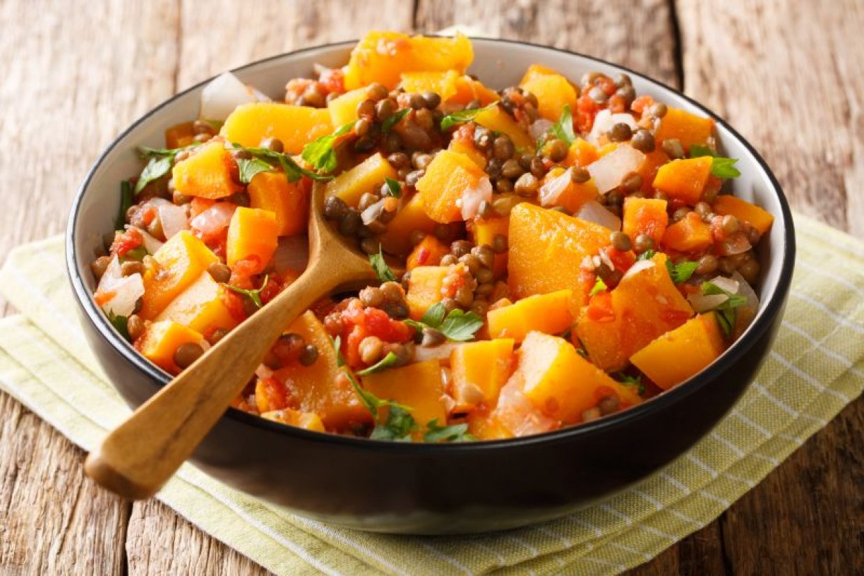 Как вкусно потушить тыкву с овощами, курицей, мясом: рецепты тушеной тыквы