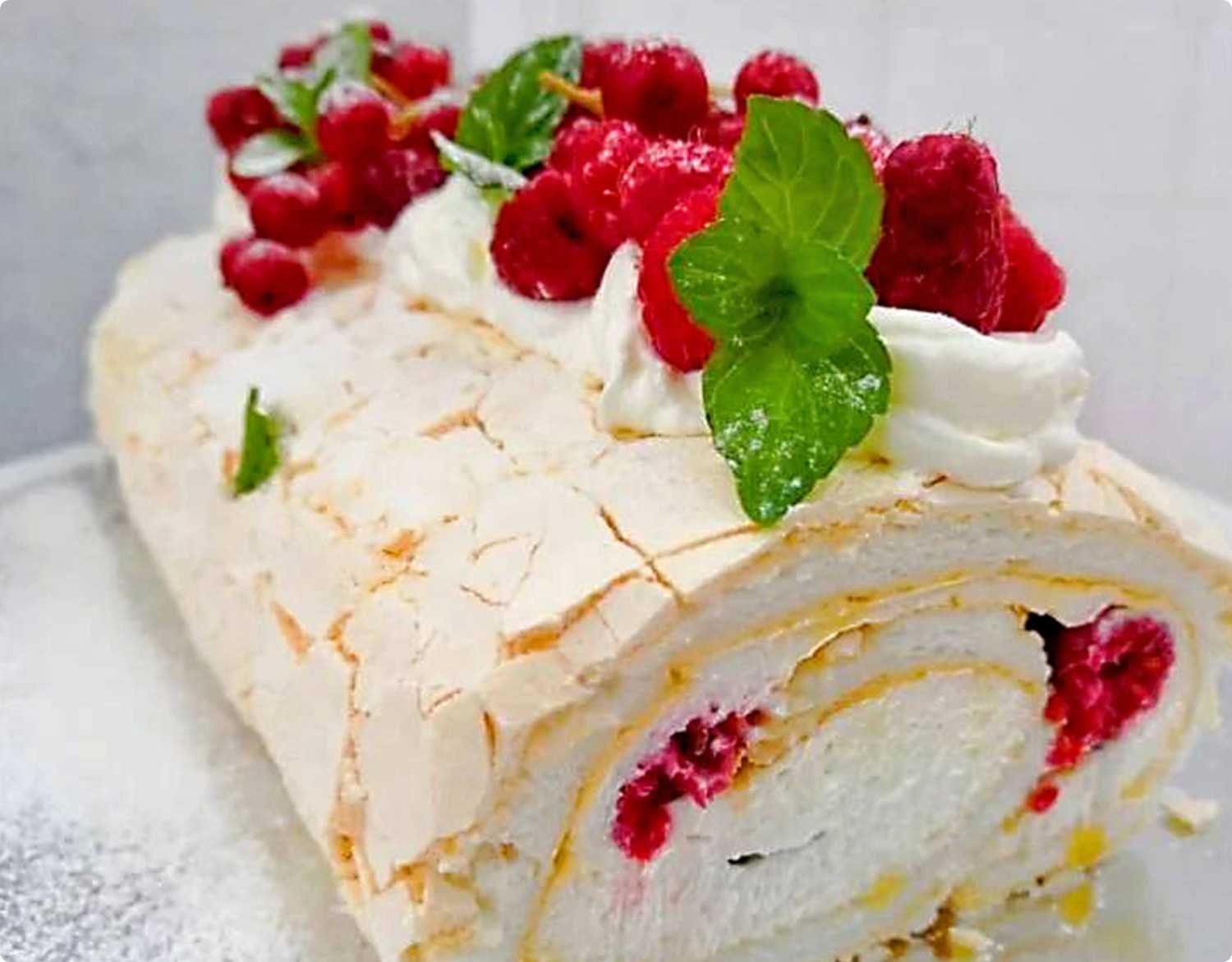 Меренговый рулет с персиками: рецепт рулета из меренги с фруктами и ягодами