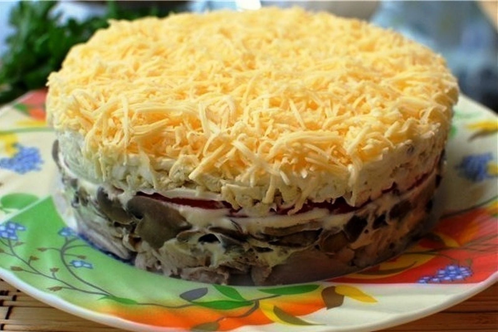 Очень вкусный салат из копчёной курицы с грибами — 8 рецептов приготовления