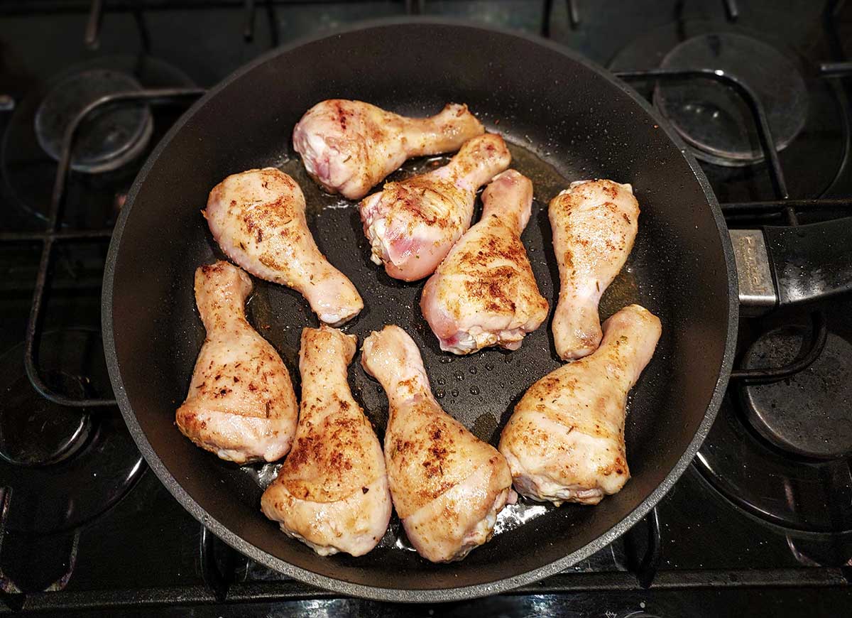 Мясо с луком, жареное на сковороде