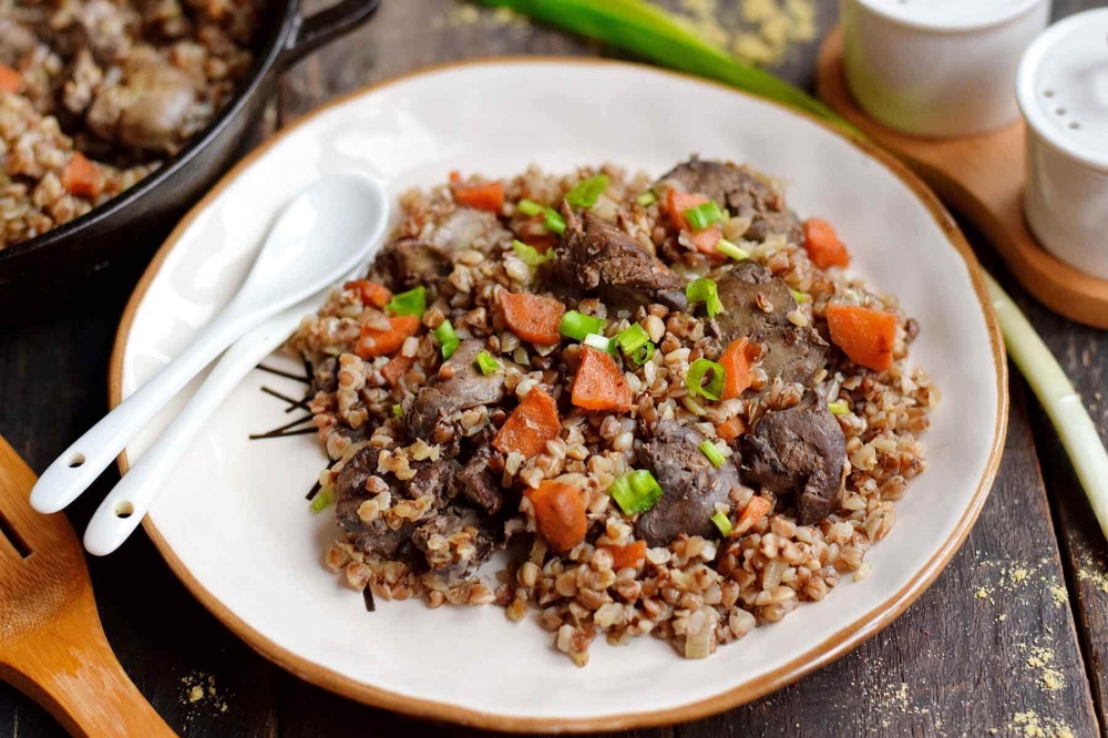 Гречка с мясом на сковороде — вкусные рецепты в домашних условиях