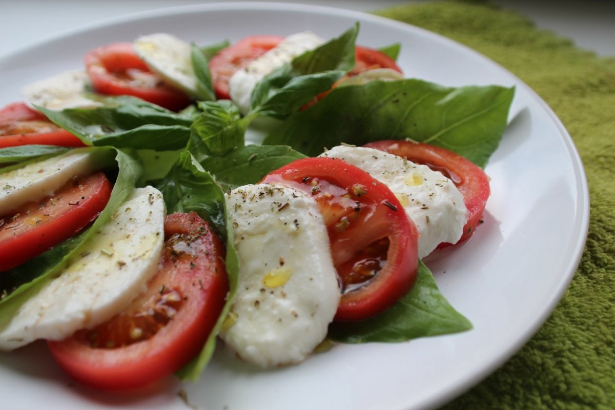 Капрезе - классический рецепт вкусного итальянского салата
