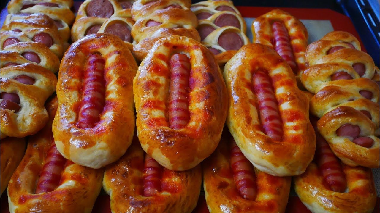 Сосиски в беконе в духовке: простой и вкусный рецепт