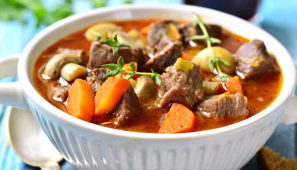 Как приготовить гуляш из говядины, чтобы мясо было мягким? 7 рецептов гуляша с подливкой
