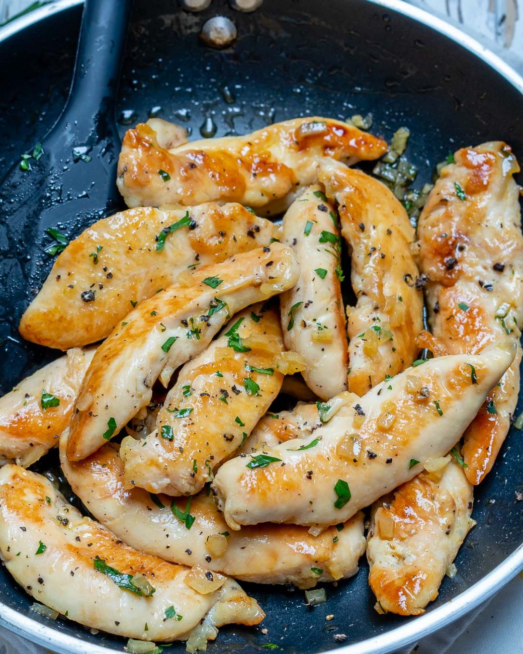Сочная куриная грудка, запеченная в духовке – 7 лучших рецептов приготовления