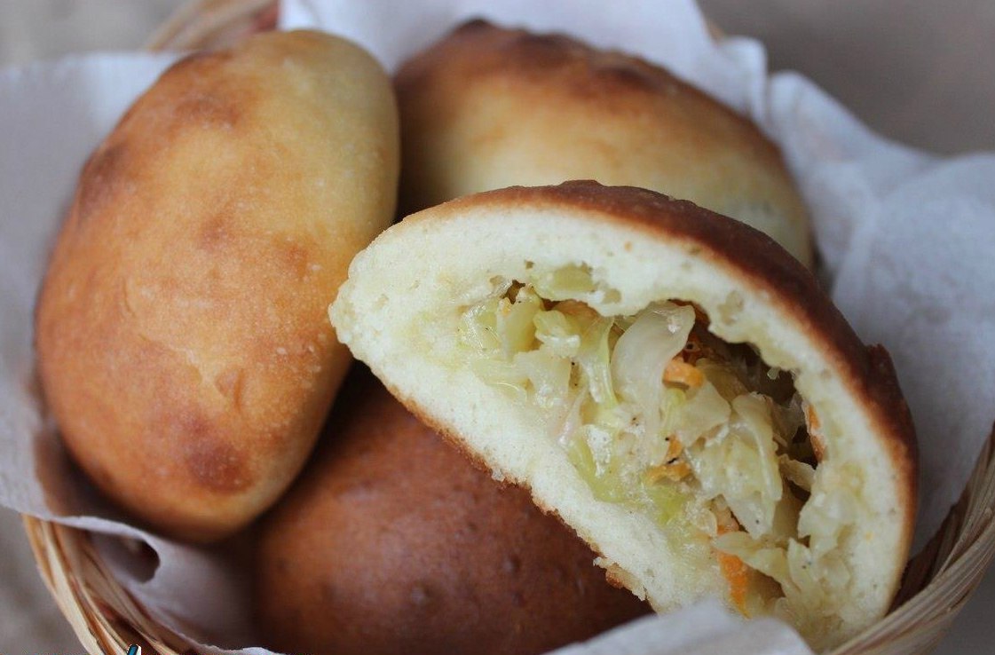 Пирожки с яйцом и зеленым луком — 5 вкусных пошаговых рецептов