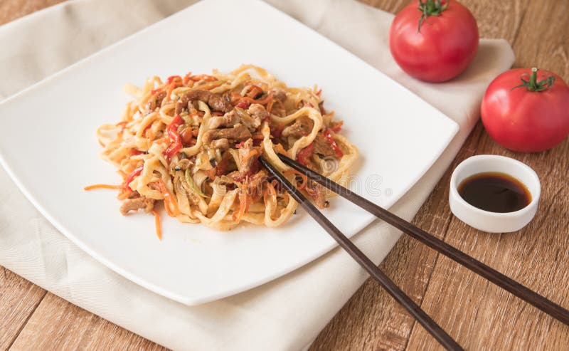Лапша удон с курицей, овощами и говядиной- пошаговые рецепты