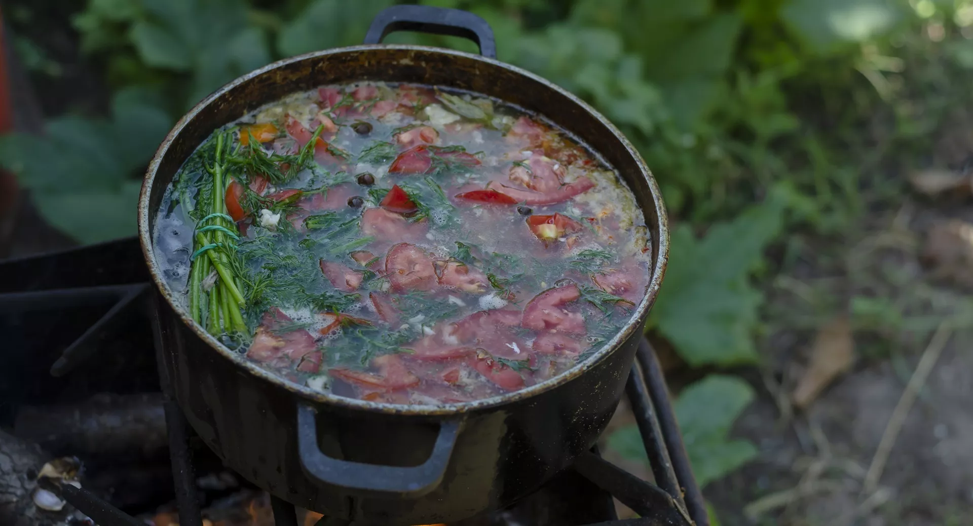 Наваристая и сытная уха с рисом не оставит равнодушным ни одного кулинарного гурмана предпочитающего рыбные блюда Сварить ее можно из любого сорта речной или морской