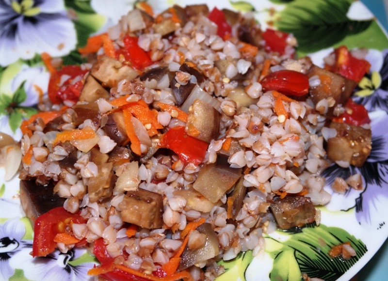 Гречка с баклажанами как у мамы — очень вкусно по-домашнему
