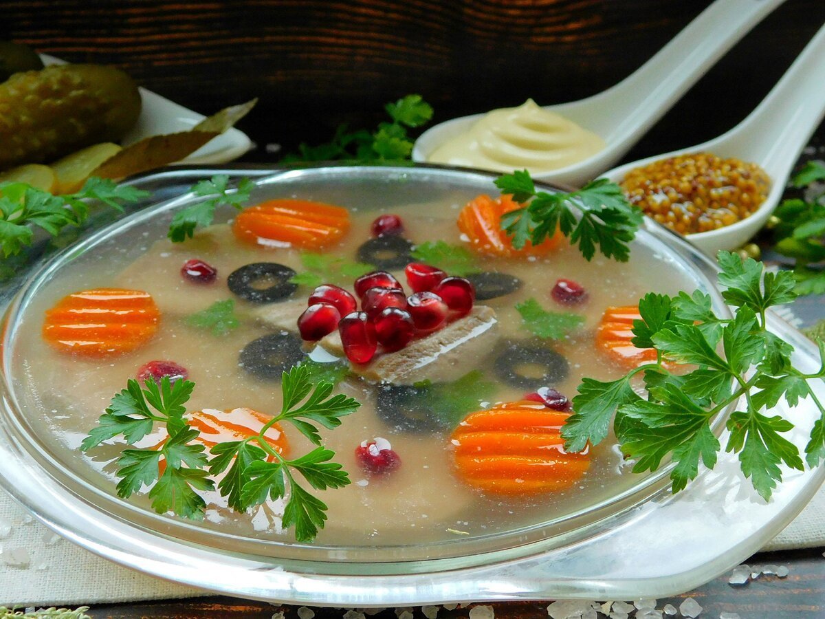 Заливное из курицы — вкусное блюдо на праздничный стол