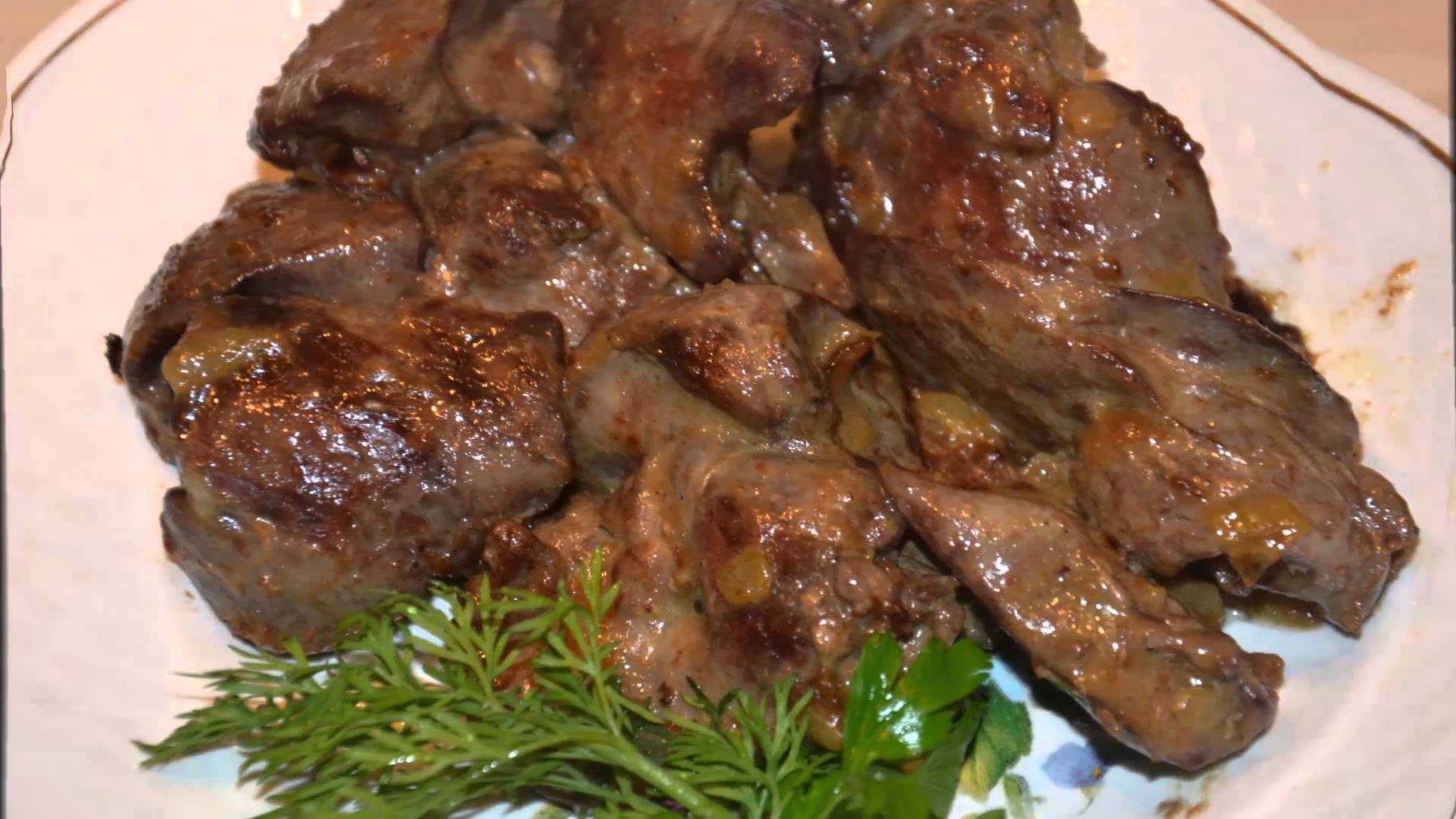 Подлива из куриной печени с луком и морковью: к пюре, к гречке, макаронам или рису с овощами, сметаной или томатной пастой