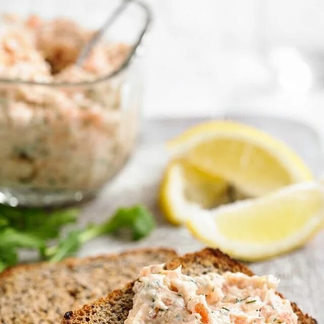 Очень вкусные рецепты бутербродов со шпротами — простое приготовление и красивое оформление