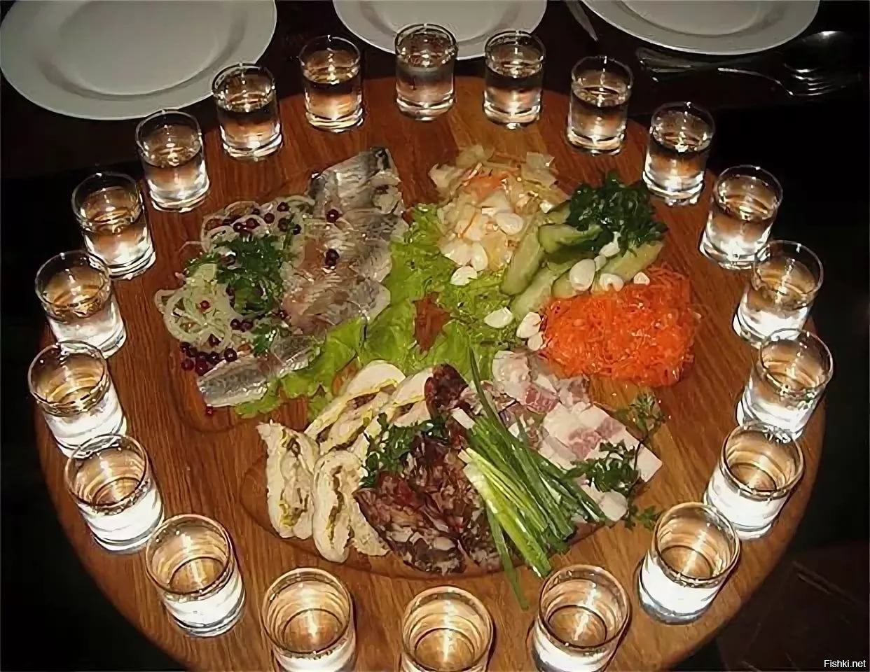 Салат с вареными яйцами солеными огурцом