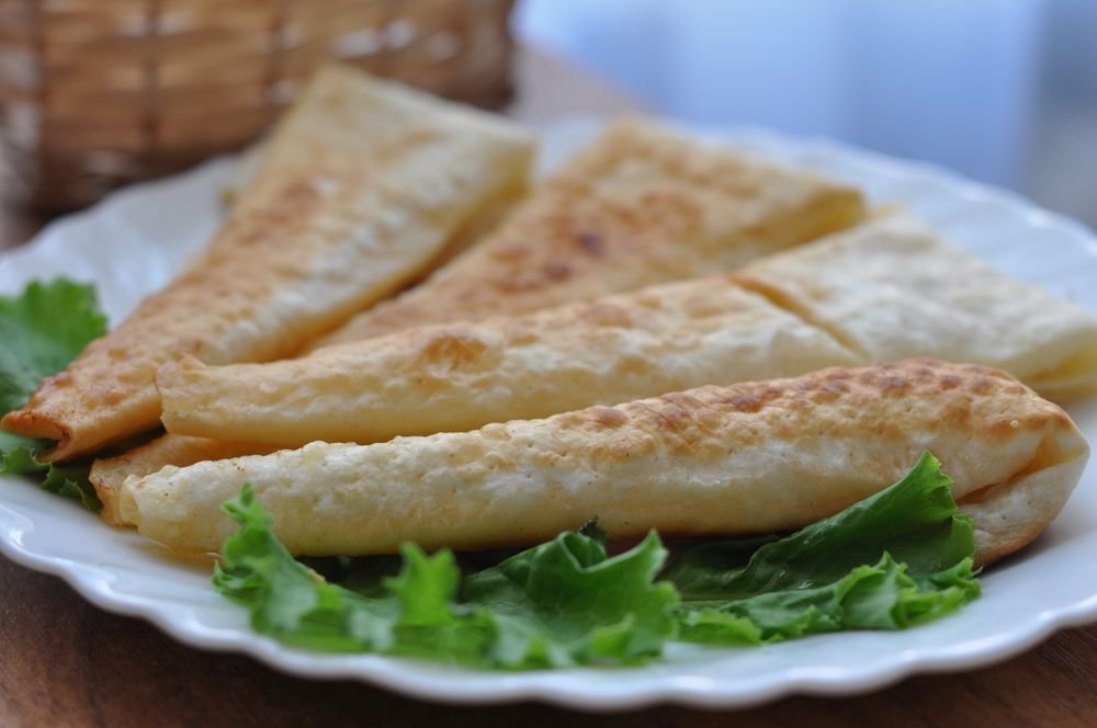 Брынза в лаваше на сковороде – простой и вкусный рецепт