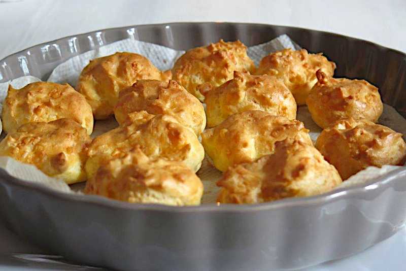Булочки с сыром из заварного, слоеного, дрожжевого теста