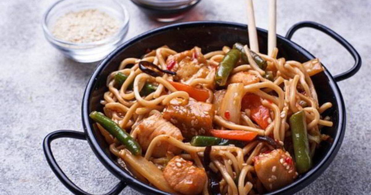 Лапша удон с курицей и овощами — азиатская кухня в домашних условиях